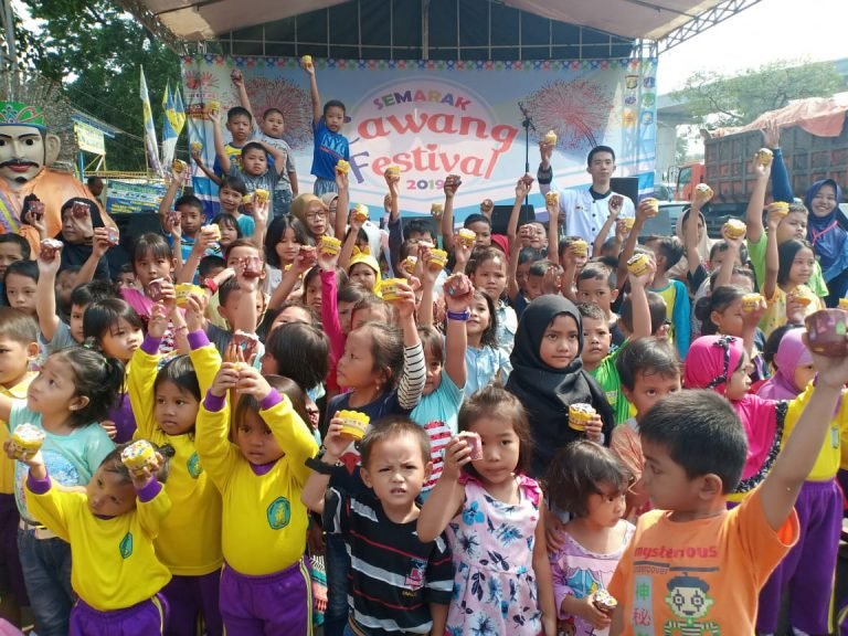 Senyum Ceria berbagi kebarmanfaatan menghias 50 Cup Cake