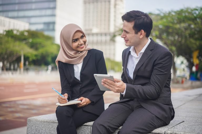 Membangun Jaringan dan Hubungan Profesional Bagi Milenial: Kunci Kesuksesan di Era Digital