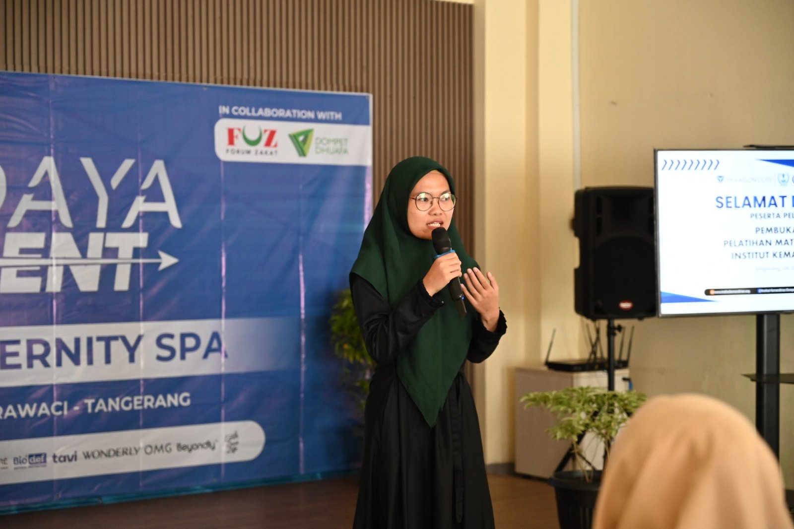 Peserta pelatihan Maternity SPA Program Paradaya Movement dalam pembukaan pelatihan di Kampus Utama Institut Kemandirian, Tangerang, Senin (06/01/2025).