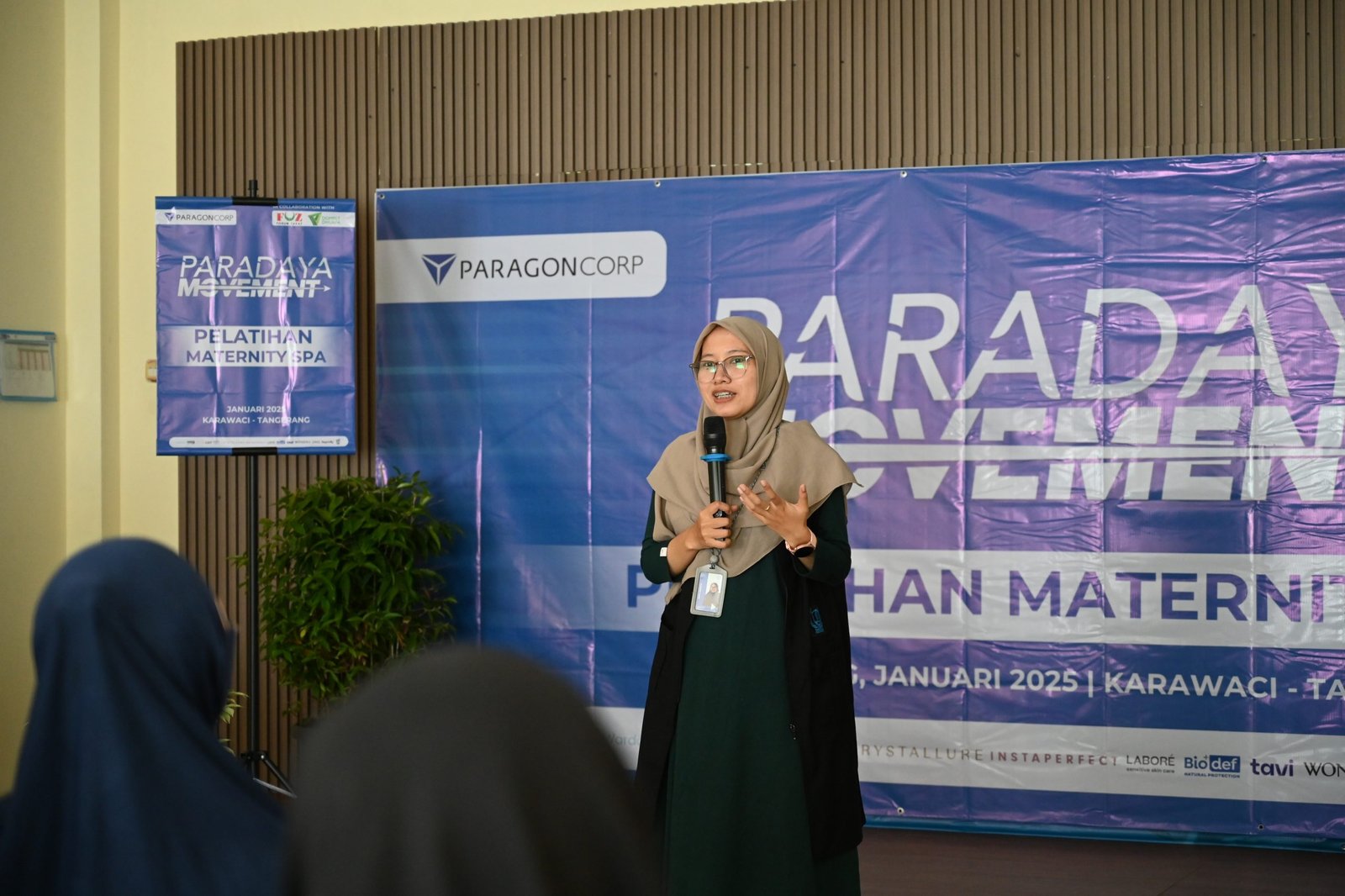 Supervisor Program Development Institut Kemandirian, Tirta Rahayu dalam pemaparan nilai kelembagaan di Kampus Utama Institut Kemandirian, Tangerang, Senin (06/01/2025).