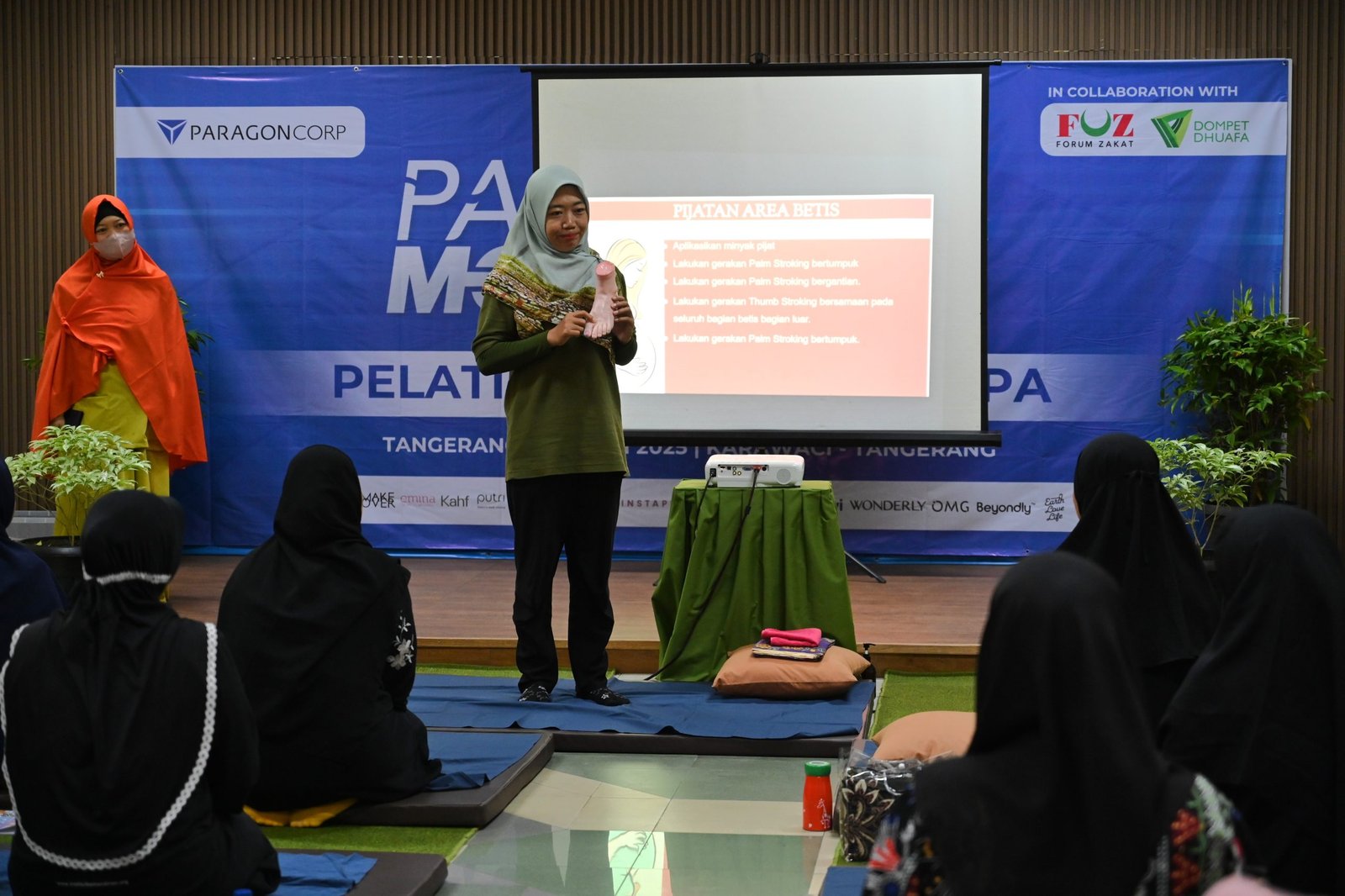 Pemberian materi oleh instruktur pelatihan dari Latifa SPA Academy, kepada peserta Maternity SPA. Tangerang, Senin (06/01/2025).