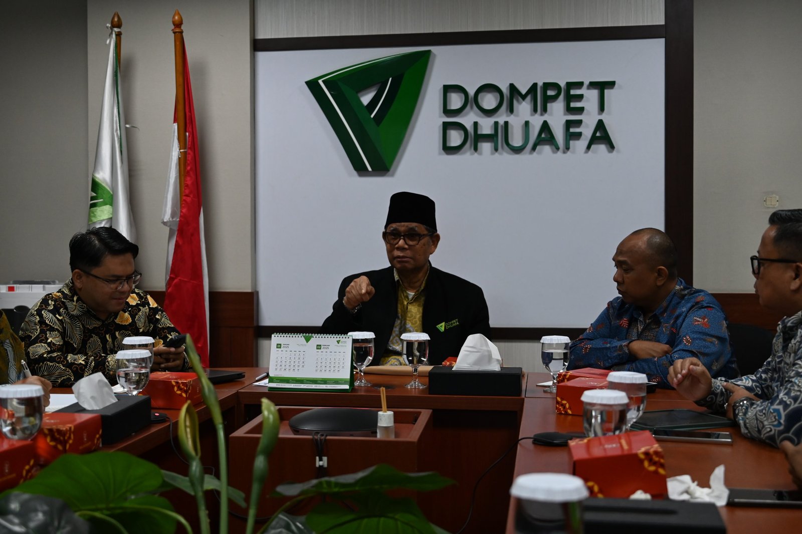 Inisiator dan Ketua Dewan Pembina YDDR sekaligus Penasihat Koperasi GEN, Parni Hadi dalam pemberian arahan pelantikan pengurus dan pengawas koperasi, Jakarta Selatan, Selasa, (28/01/2025)