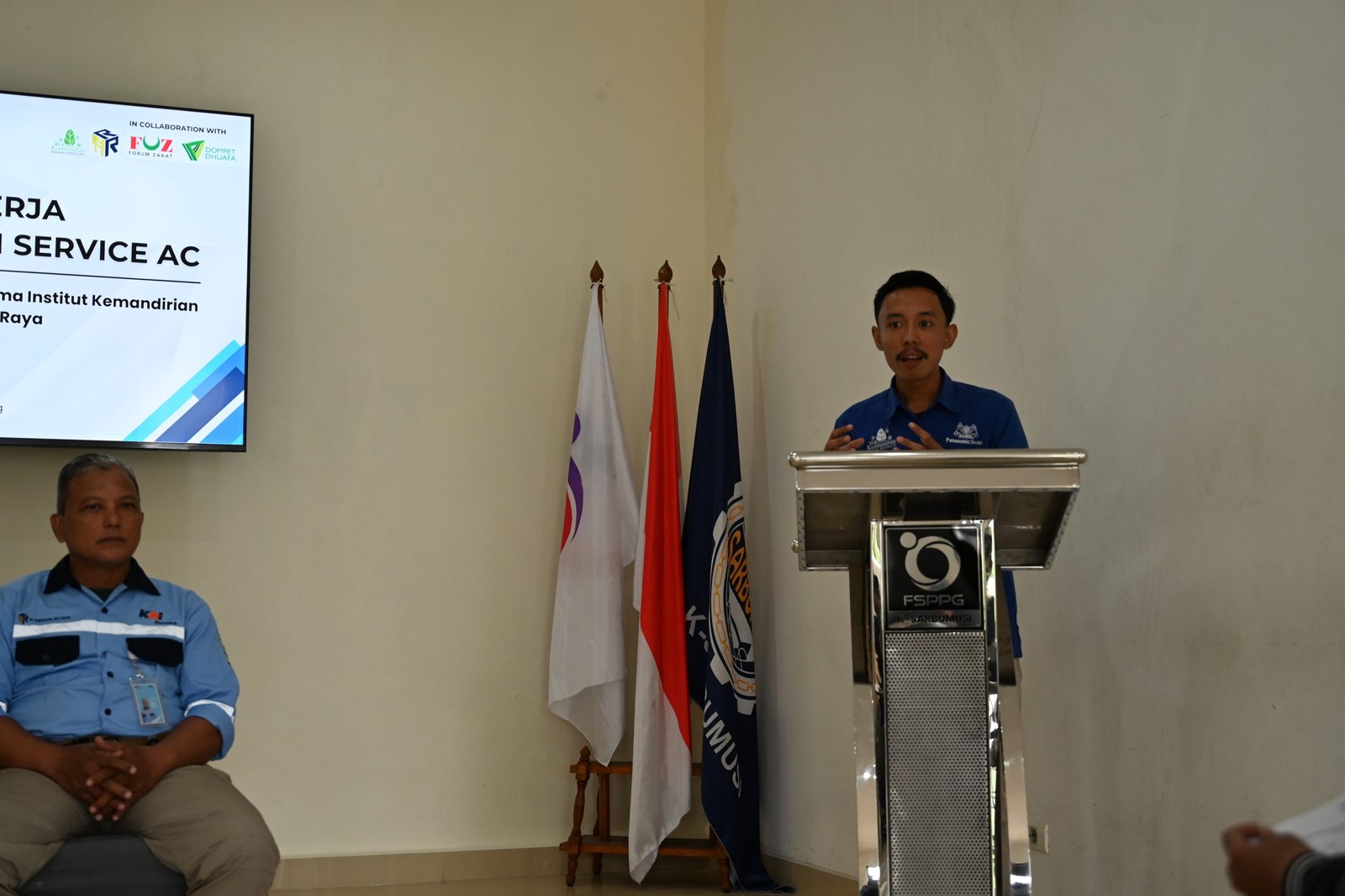 Sambutan Instruktur BLK FSPPG Panasonic, Sony Oktovian, dalam simbolis penyaluran magang peserta service AC Institut Kemandirian ke PT Riburupa Intijaya