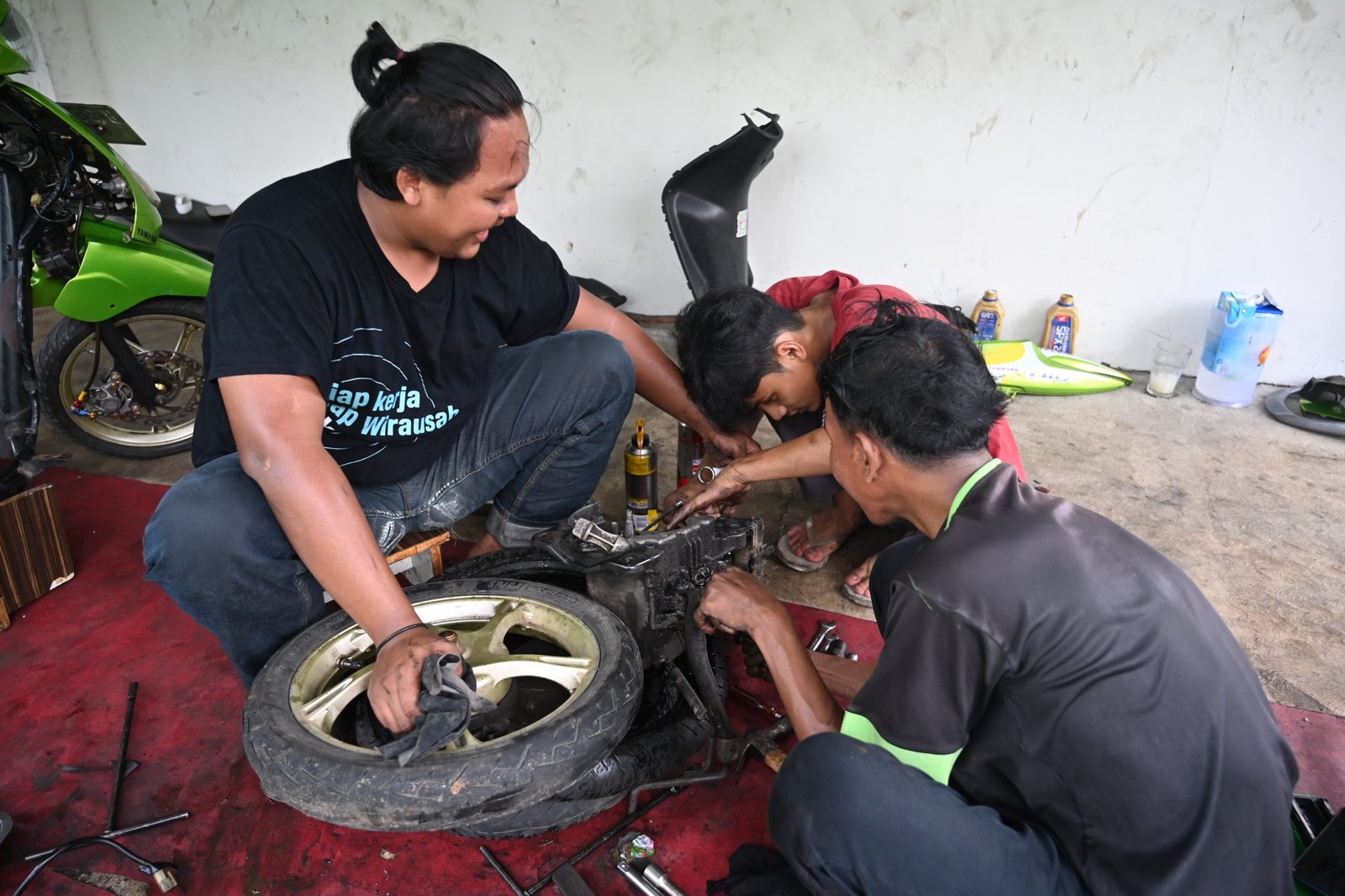 Pelatihan Service Motor Institut Kemandirian
