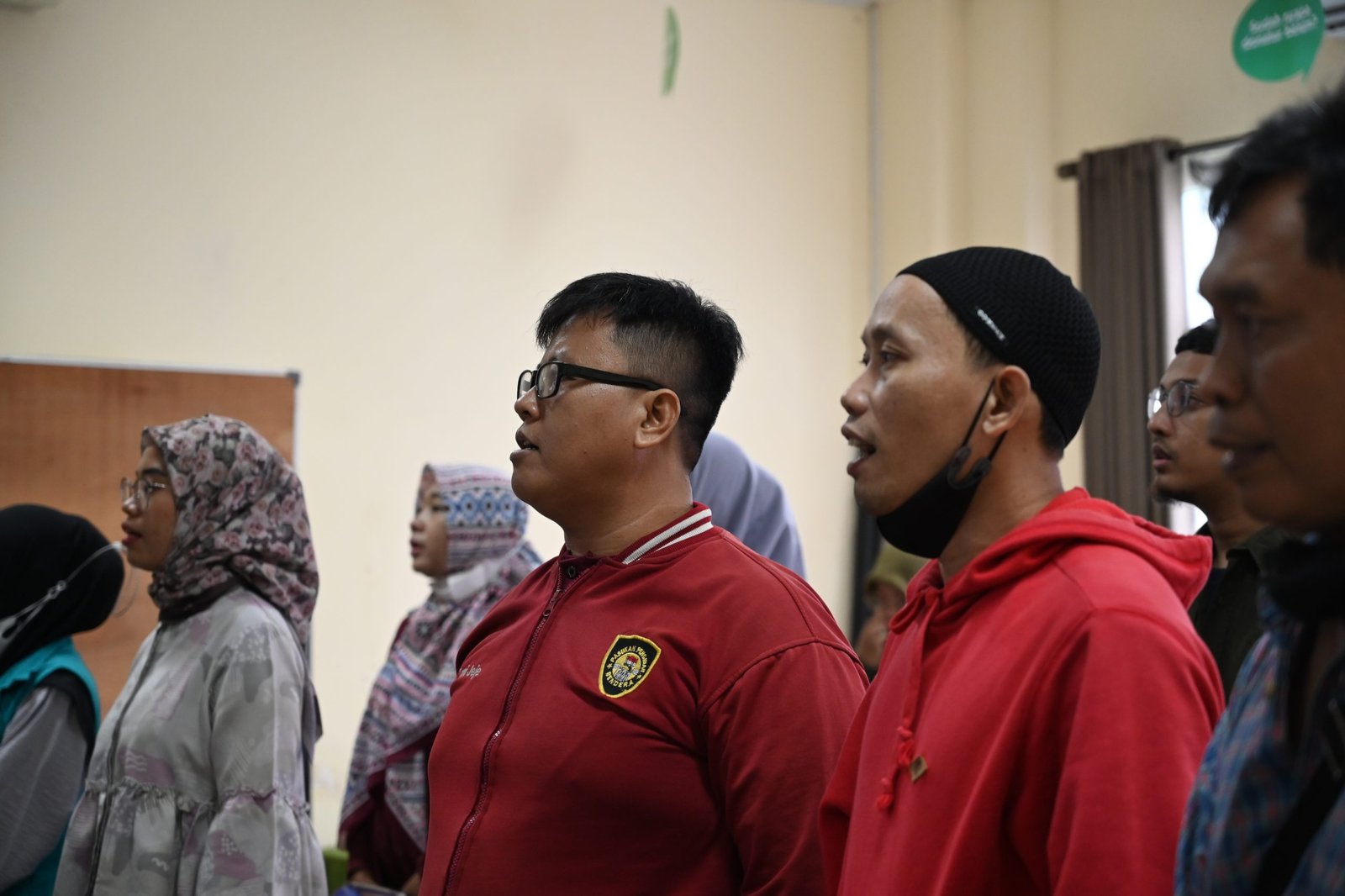 Peserta Pelatihan Maternity Spa & Terapis Bekam Program Kolaborasi Institut Kemandirian dan Paragon dalam kegiatan pembukaan di Kampus Utama Institut Kemandirian, Tangerang, Senin (21/04/2025). 