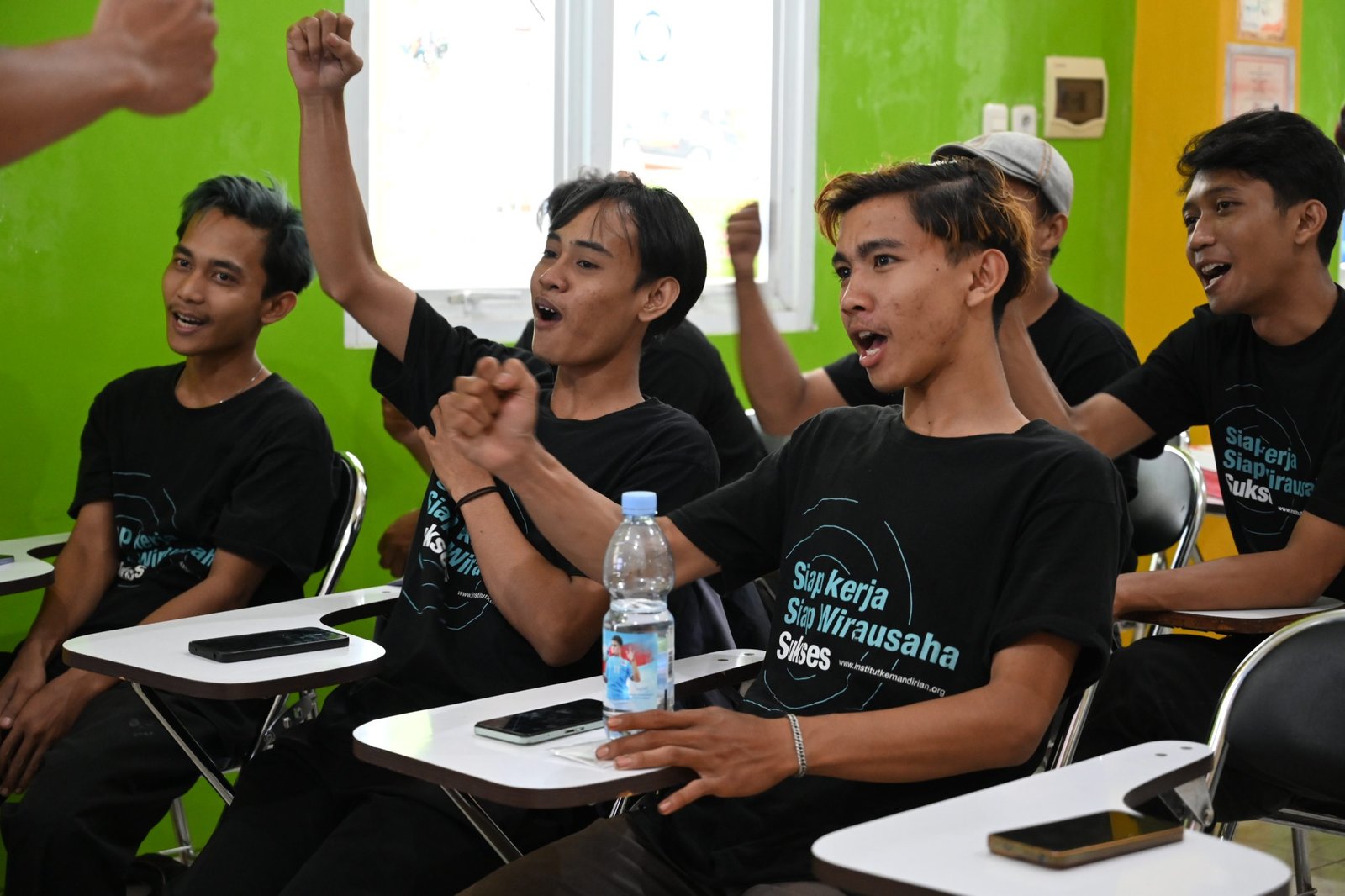 Peserta pelatihan servis motor, Semarang, 12 Juni 2025