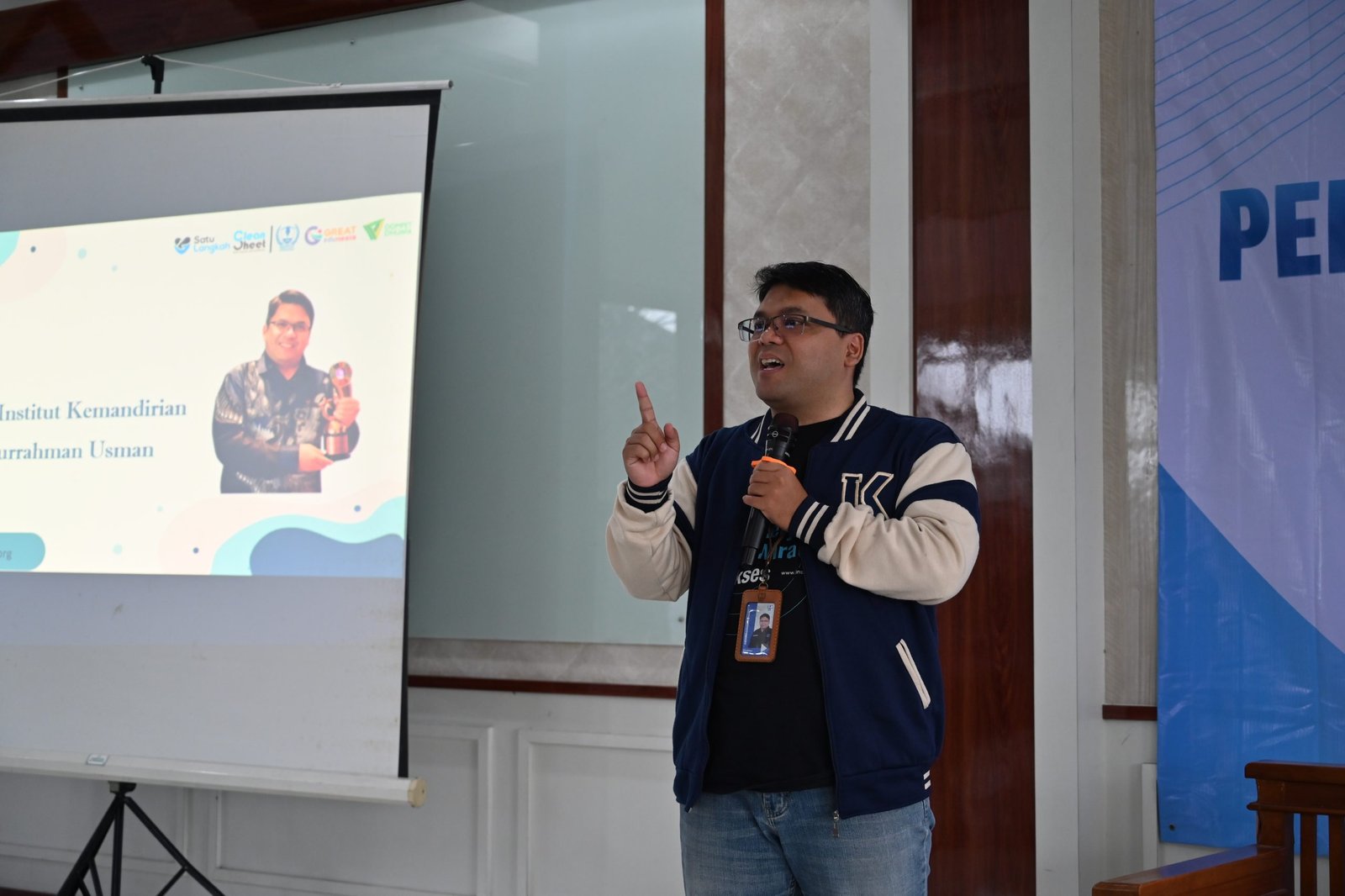 Sambutan Abdurrahman Usman, Direktur Institut Kemandirian dalam pembukaan pelatihan cleaning service, Bogor, 14 Juli 2025