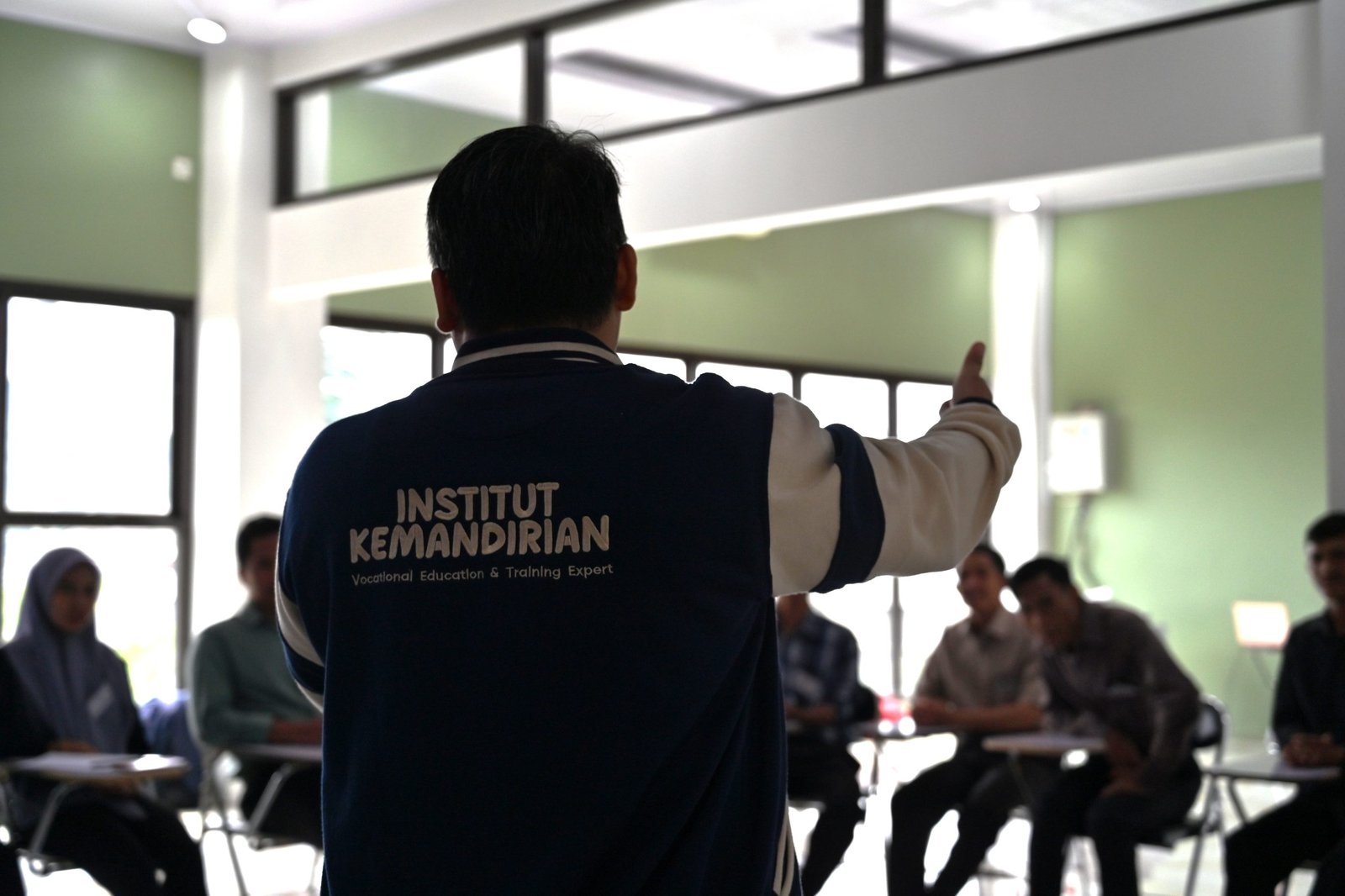 Sambutan Abdurrahman Usman, Direktur Institut Kemandirian dalam pembukaan pelatihan cleaning service, Bogor, 14 Juli 2025