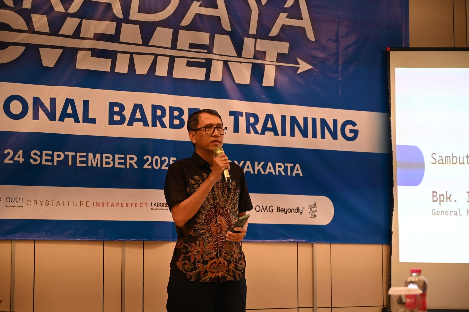 Sambutan Ira Sumantri, General Manager Arfa Sukses Mulia dalam pembukaan Profesional Barber Training , Yogyakarta, 24 Juli 2025