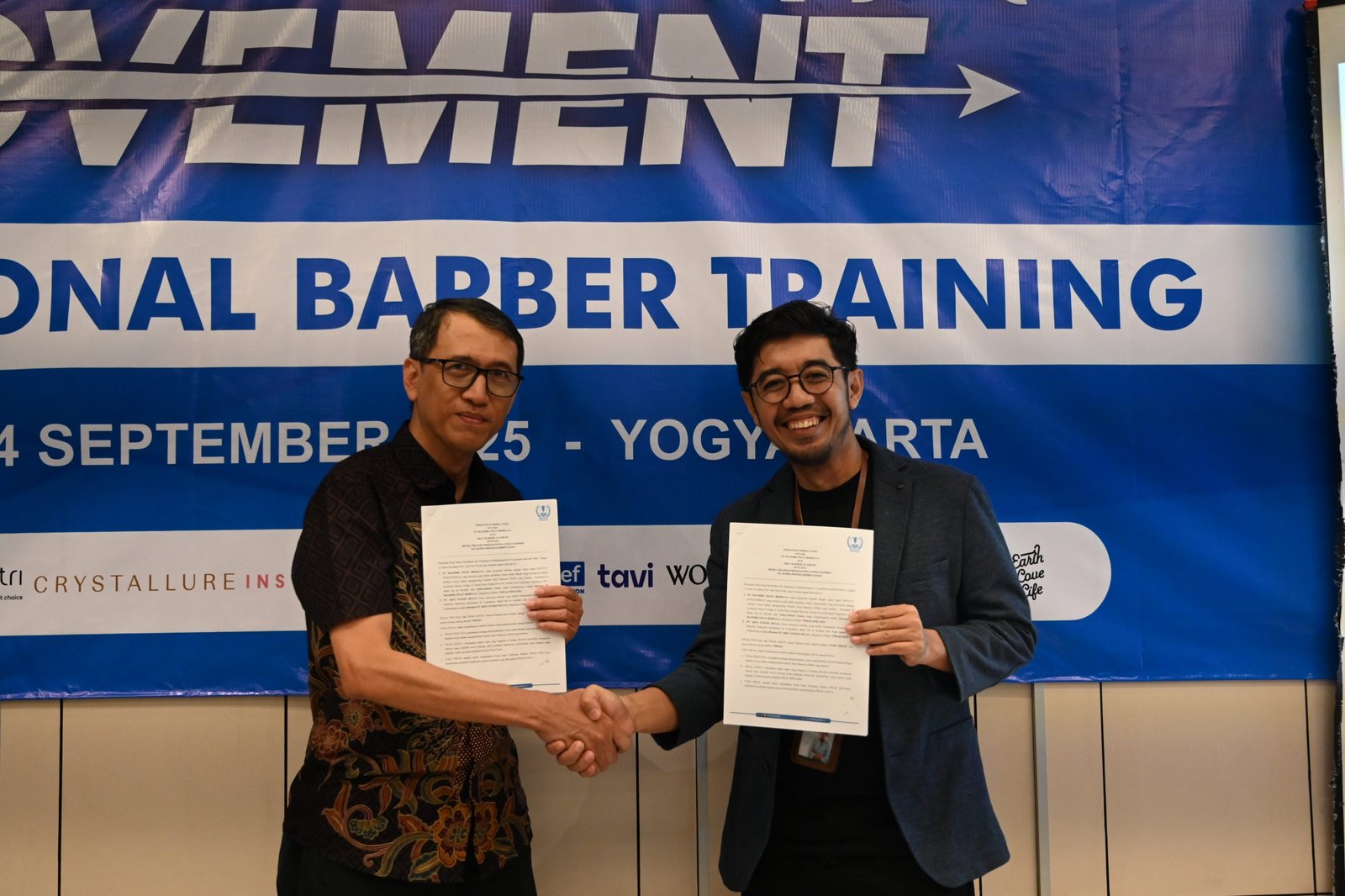 Penandatanganan MOU kerjasama program Professional Barber Training oleh pihak Dompet Dhuafa Yogyakarta dan Arfa Sukses Mulia, Yogyakarta, 24 Juli 2025