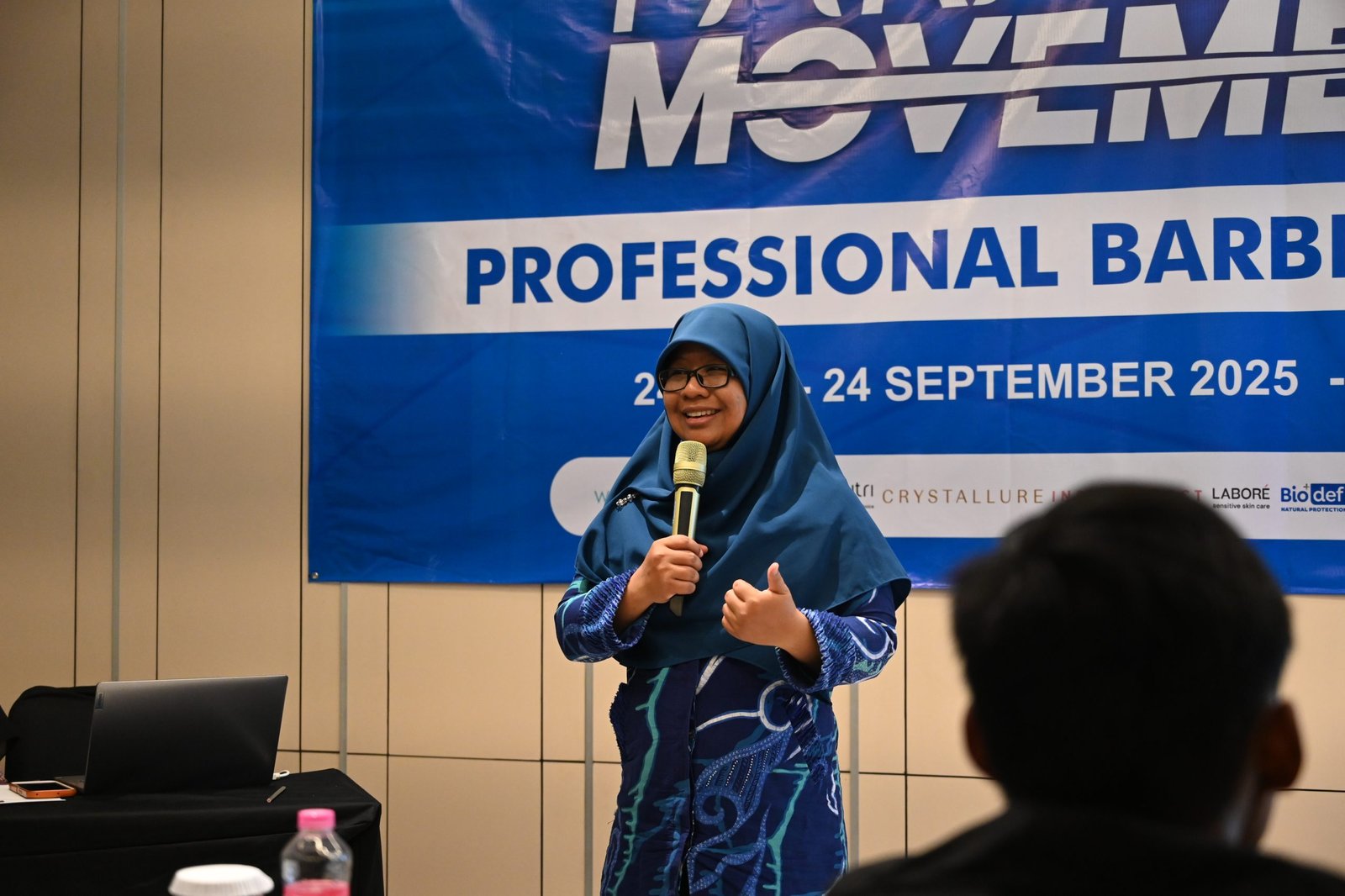 Sambutan Sri Apriyanti, Manager Program Development Institut Kemandirian dalam pembukaan Profesional Barber Training , Yogyakarta, 24 Juli 2025