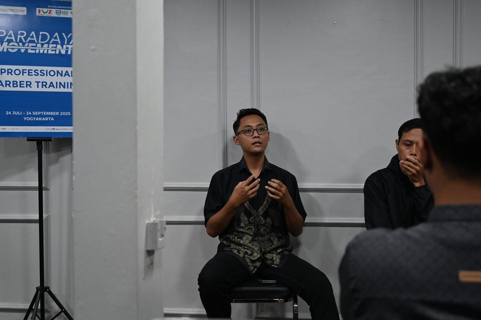 Sesi sharing alumni bersama Dian, alumni Professional Barber Training Batch 1, Yogyakarta, 24 Juli 2025