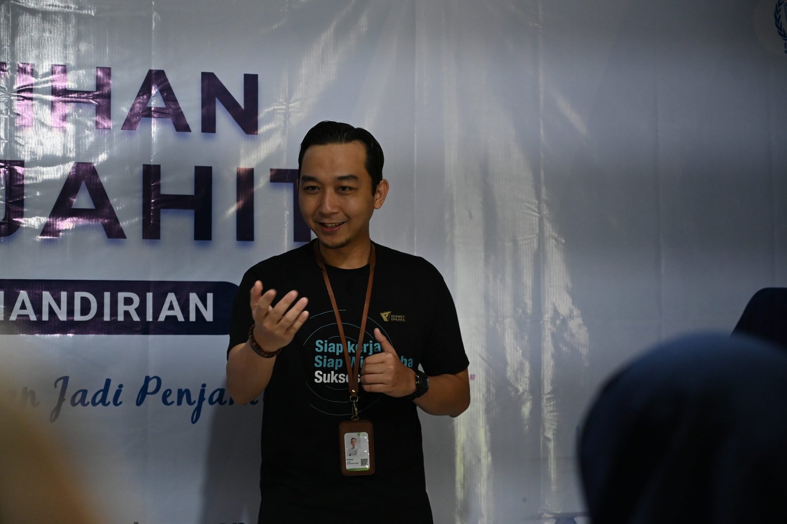 Sambutan Yogi Achmad Fajar, Pimpinan Cabang Dompet Dhuafa Jawa Barat dalam pembukaan Pelatihan Menjahit, Cirebon, 21 Agustus 2025