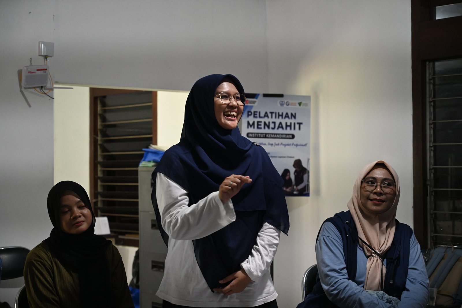 Peserta pelatihan dalam pembukaan Pelatihan Menjahit, Cirebon, 21 Agustus 2025