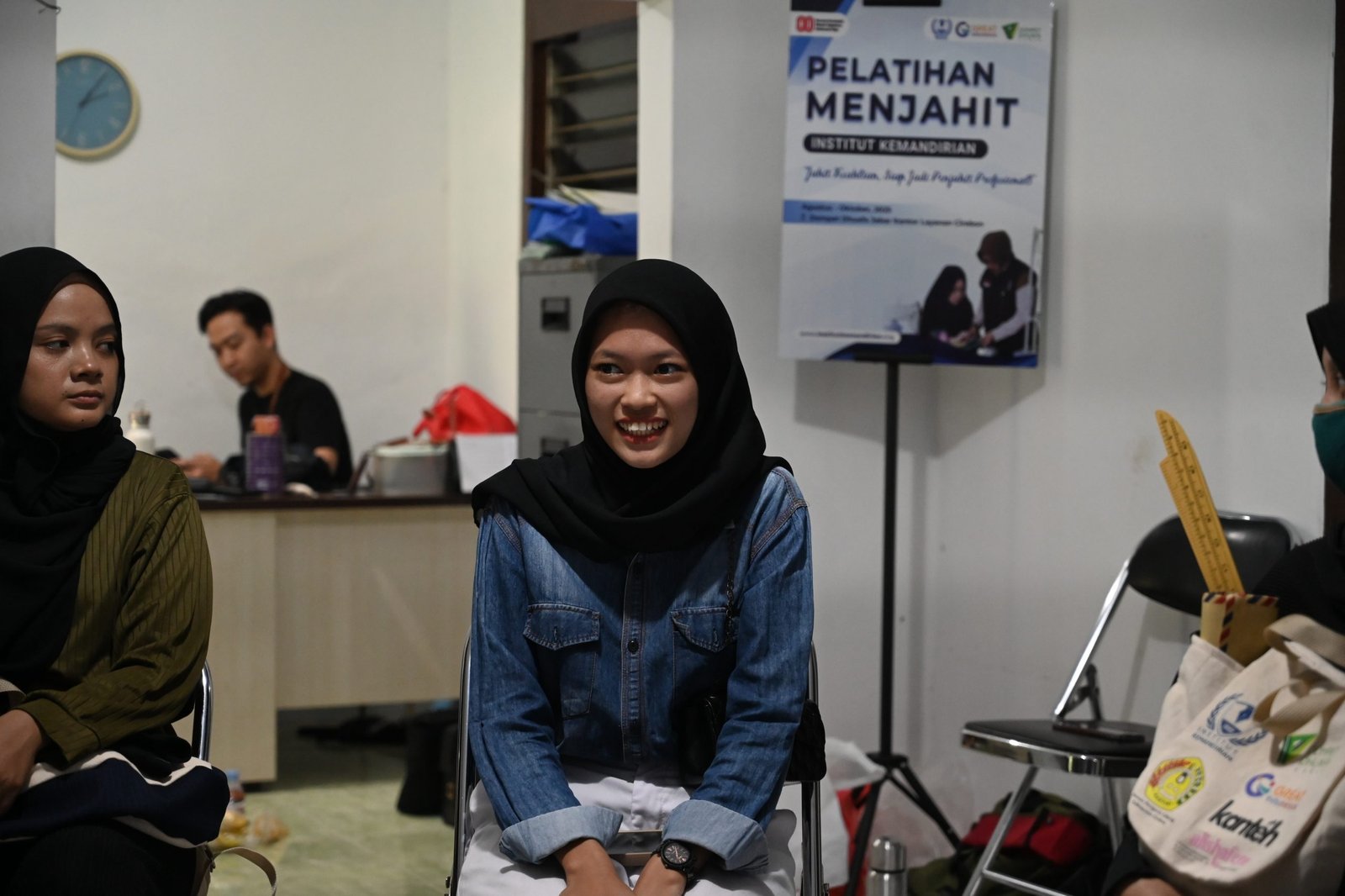 Sesi sharing alumni bersama Arinbi Alviratin, alumni Pelatihan Menjahit Batch 1, Cirebon, 21 Agustus 2025