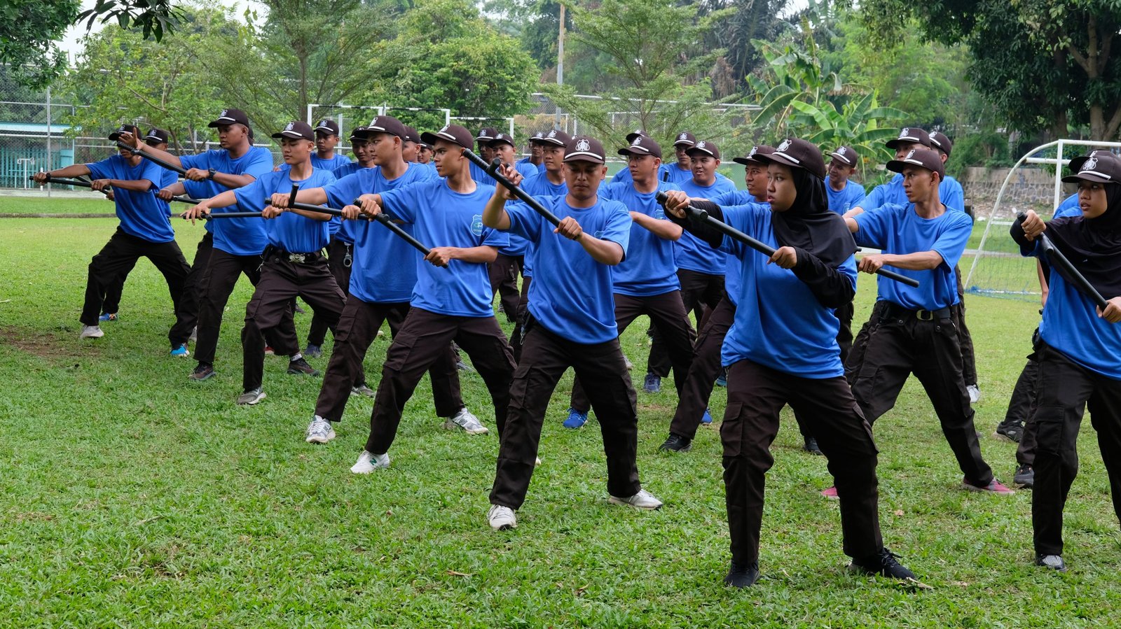 Kegiatan latihan lapangan Pelatihan Security berlangsung di Lakespra TNI AU, Jakarta, pada 16 September 2025.