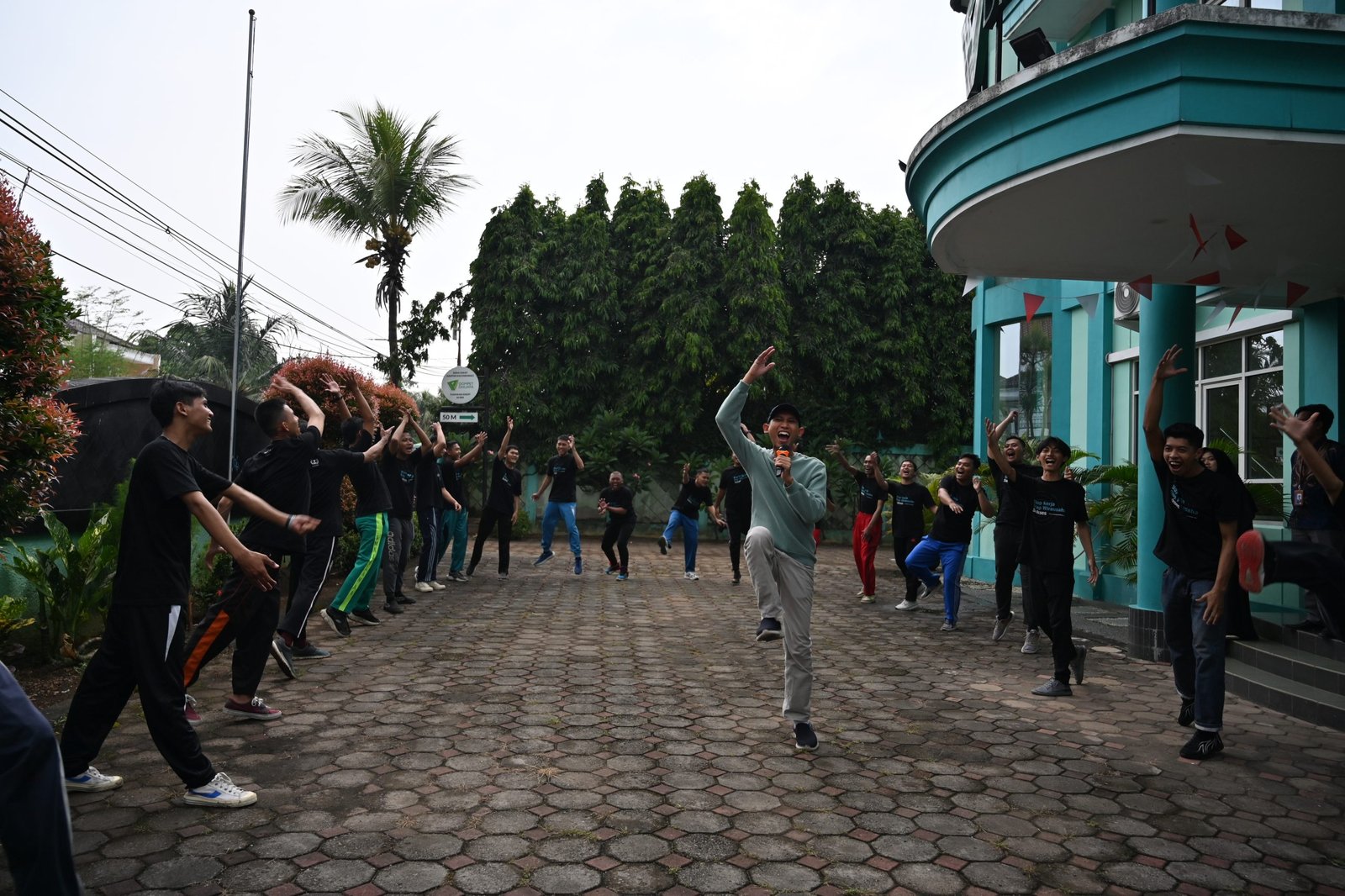 Kegiatan outbound peserta pelatihan security, Karawaci, 11 September 2025