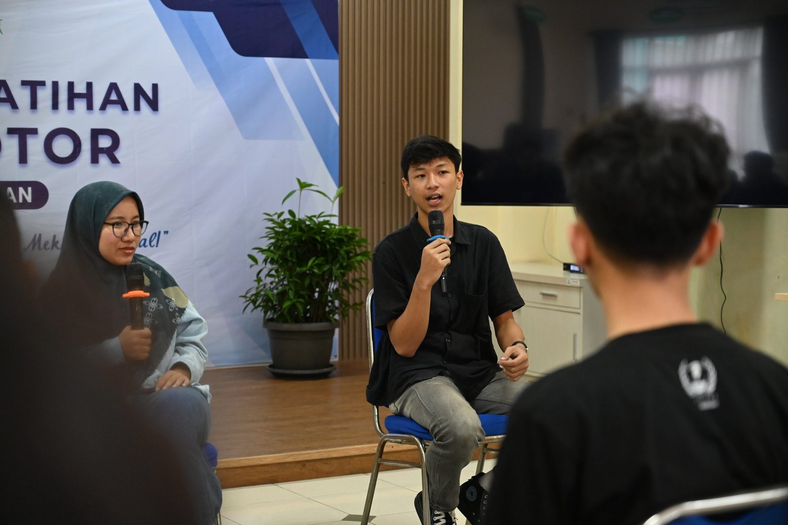 Sesi sharing alumni dengan peserta dalam pelatihan servis motor, Karawaci (9/9/2025).