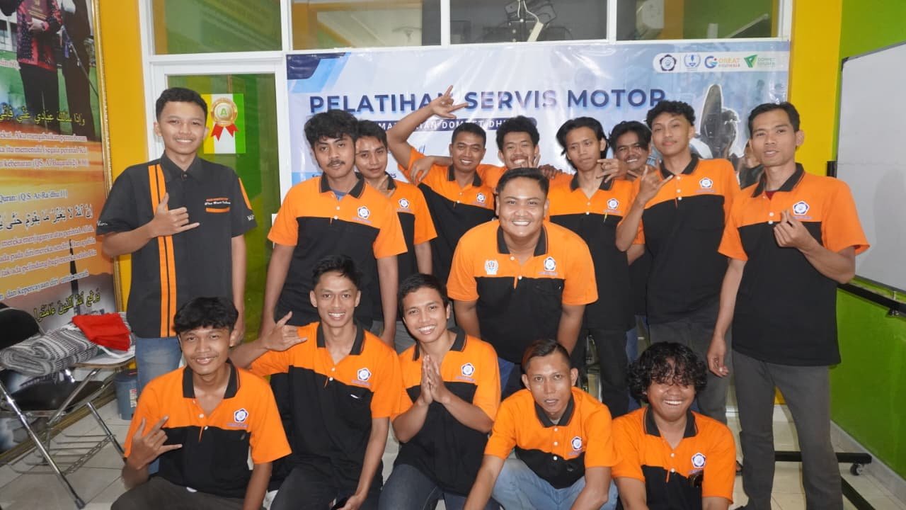 Foto bersama peserta pelatihan servis motor, Semarang (17/11/2025).