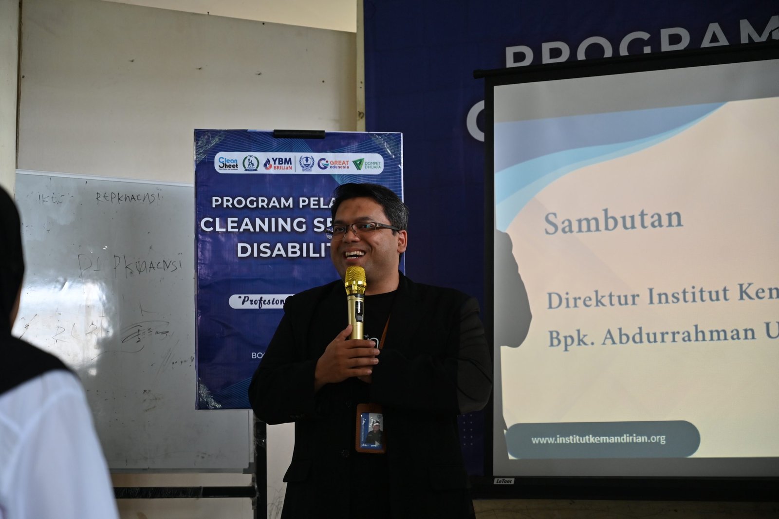 Sambutan Abdurrahman Usman, Direktur Institut Kemandirian dalam pembukaan pelatihan cleaning service, Bogor (18/12/2025).