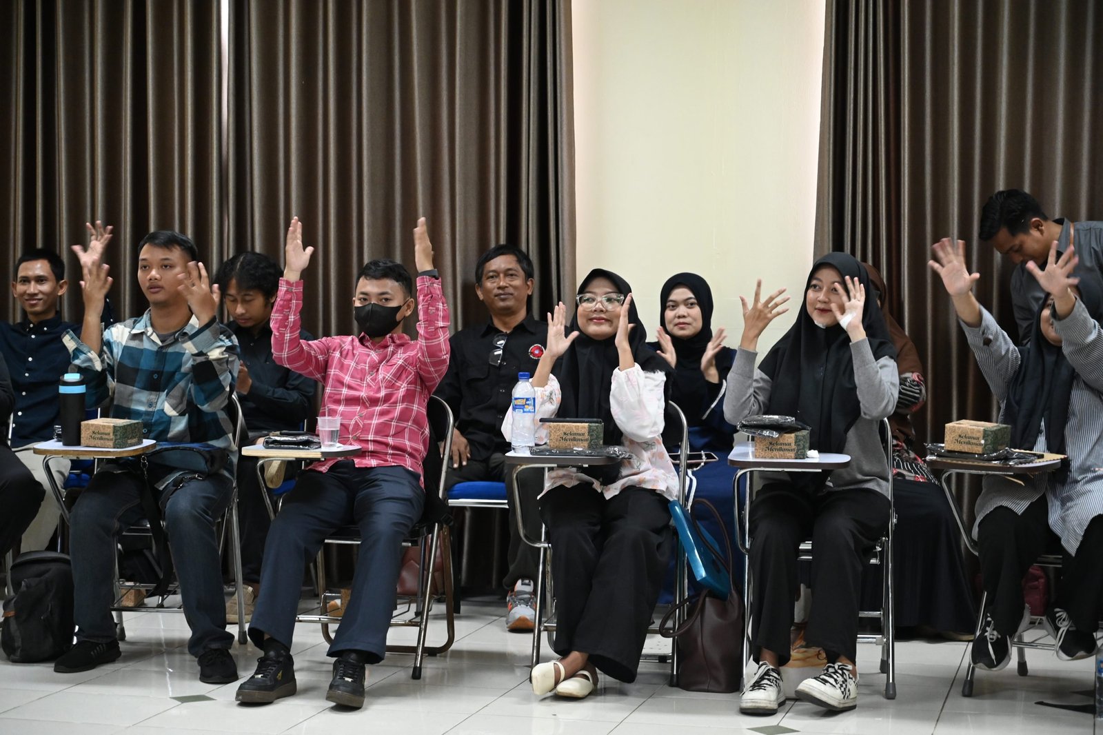 Peserta pelatihan dalam pembukaan pelatihan crew store, Tangerang (17/12/2025).