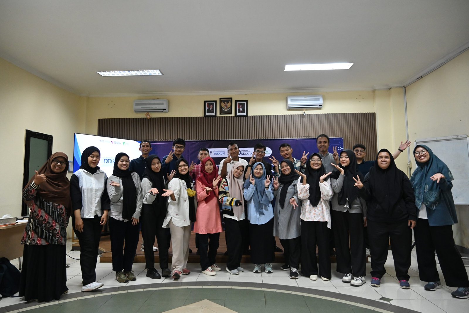 Foto bersama peserta pelatihan crew store, Tangerang (17/12/2025).