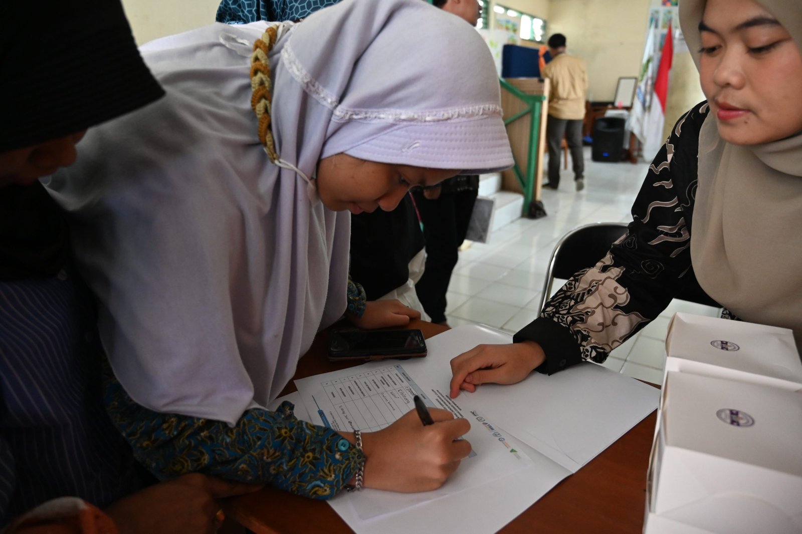 Proses registrasi peserta pelatihan cleaning service, Bogor (18/12/2025).