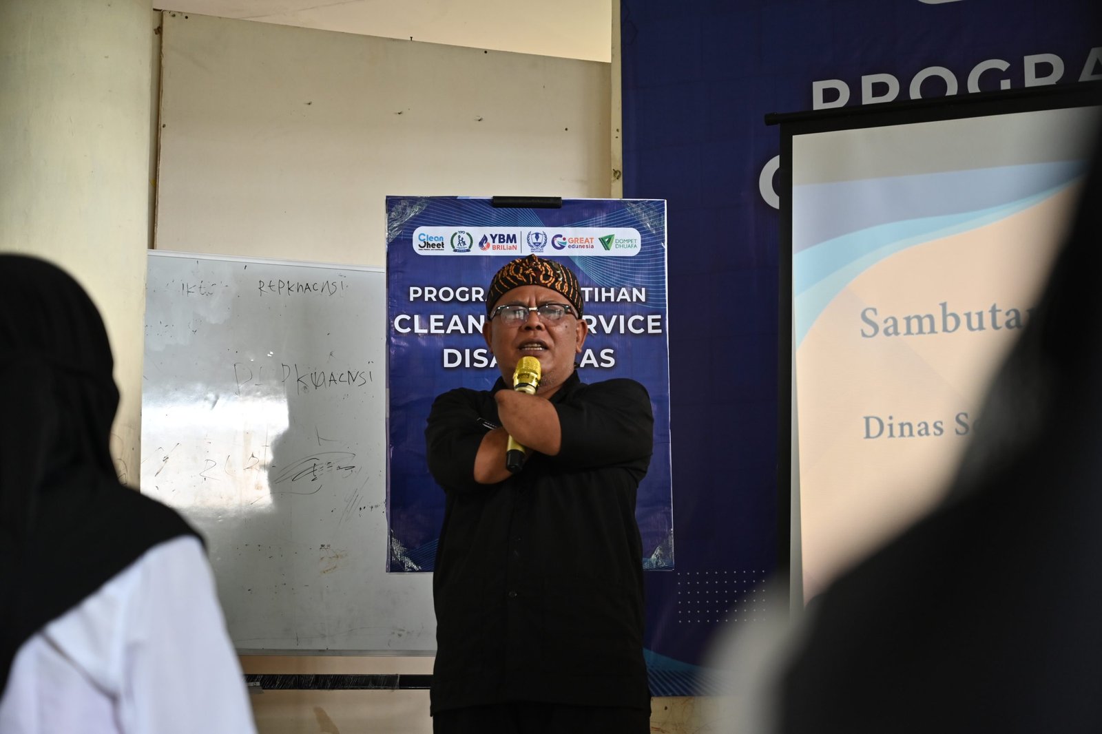 Sambutan Hasan Basri, Ketua PPDI Kota Bogor, dalam pembukaan pelatihan cleaning service, Bogor (18/12/2025).