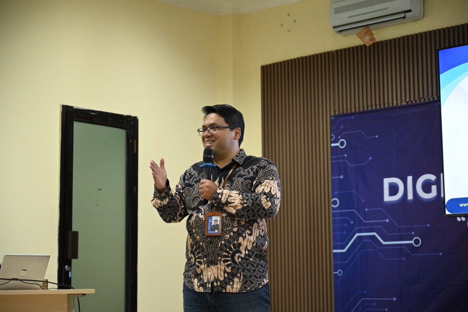 Sambutan Abdurrahman Usman, Direktur Institut Kemandirian dalam pembukaan pelatihan crew store, Tangerang (17/12/2025).