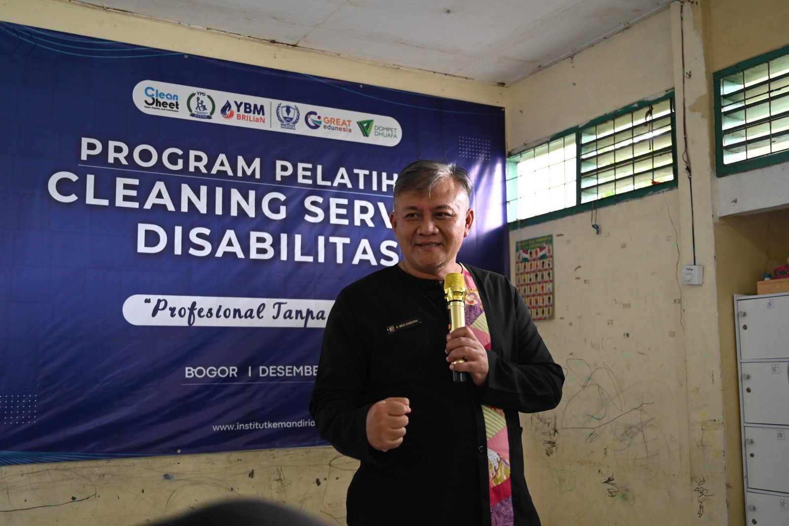 Sambutan Raden Medi Sandora, Sekretaris Dinas Sosial Kota Bogor, dalam pembukaan pelatihan cleaning service, Bogor (18/12/2025).