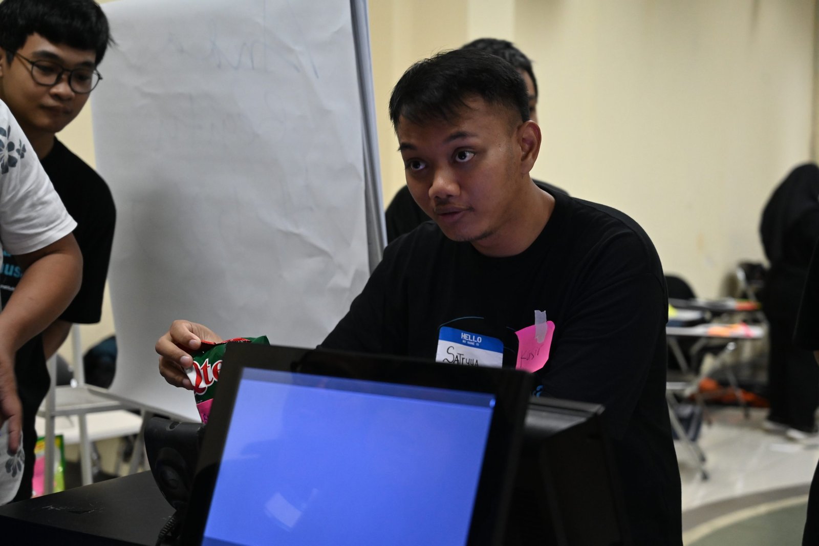 Kegiatan praktik peserta peserta pelatihan crew store, Tangerang (19/12/2025).