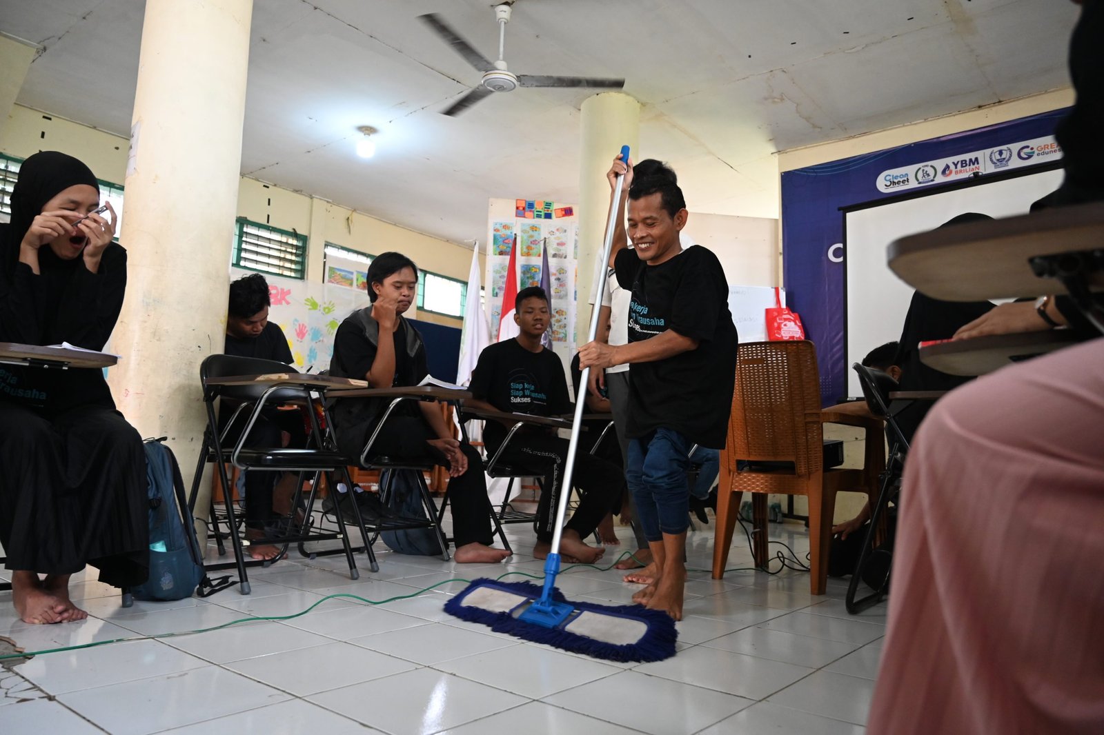 Yusuf, peserta disabilitas pelatihan cleaning service,Bogor (23/12/2025).