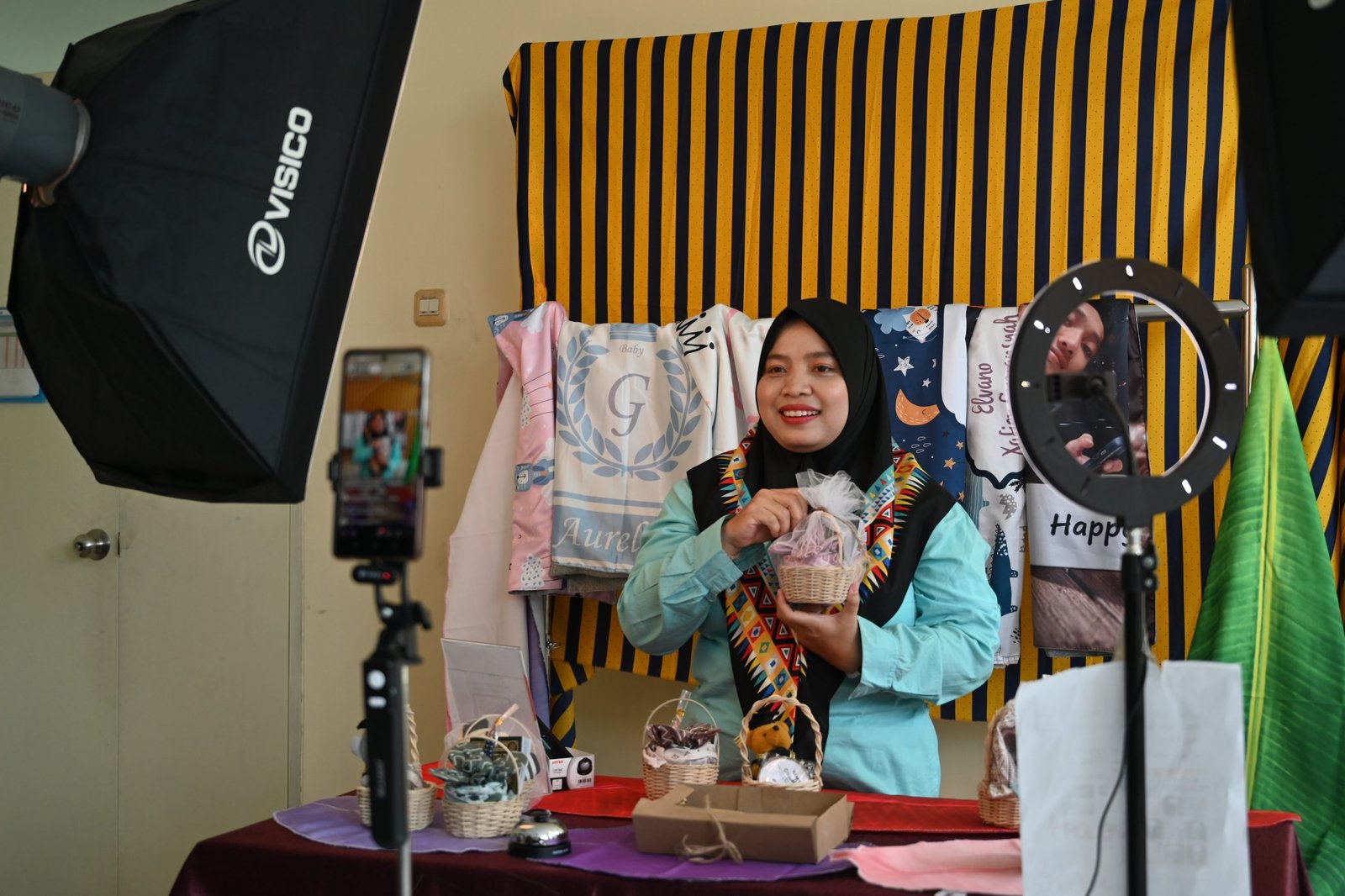 Praktek pelatihan live selling oleh peserta pelatihan, Karawaci,17 Desember 2025