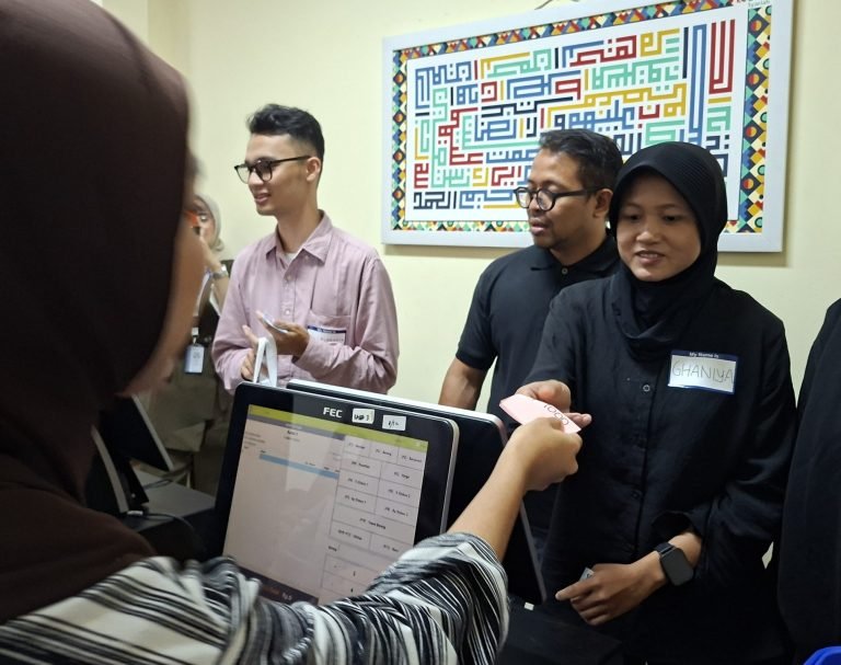 Kegiatan praktik peserta peserta pelatihan crew store, Tangerang, 18 Februari 2026.