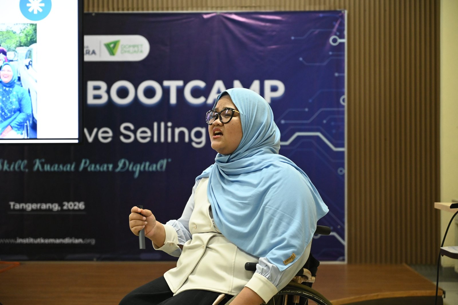 Sesi materi motivasi oleh Tuti Alawiyah, Pengurus Yayasan Difabel Mandiri Indonesia, kepada peserta pelatihan live sellling, Tangerang, 27 Januari 2026.