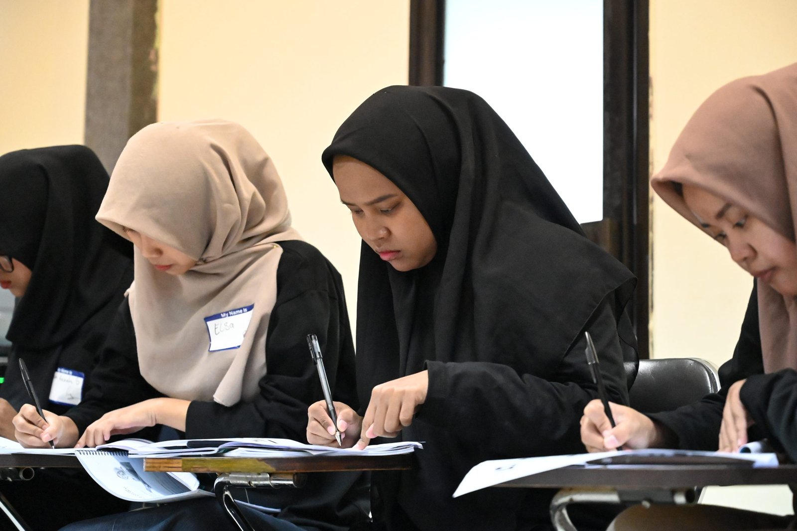 Kegiatan praktik peserta peserta pelatihan crew store, Tangerang, 18 Februari 2026.