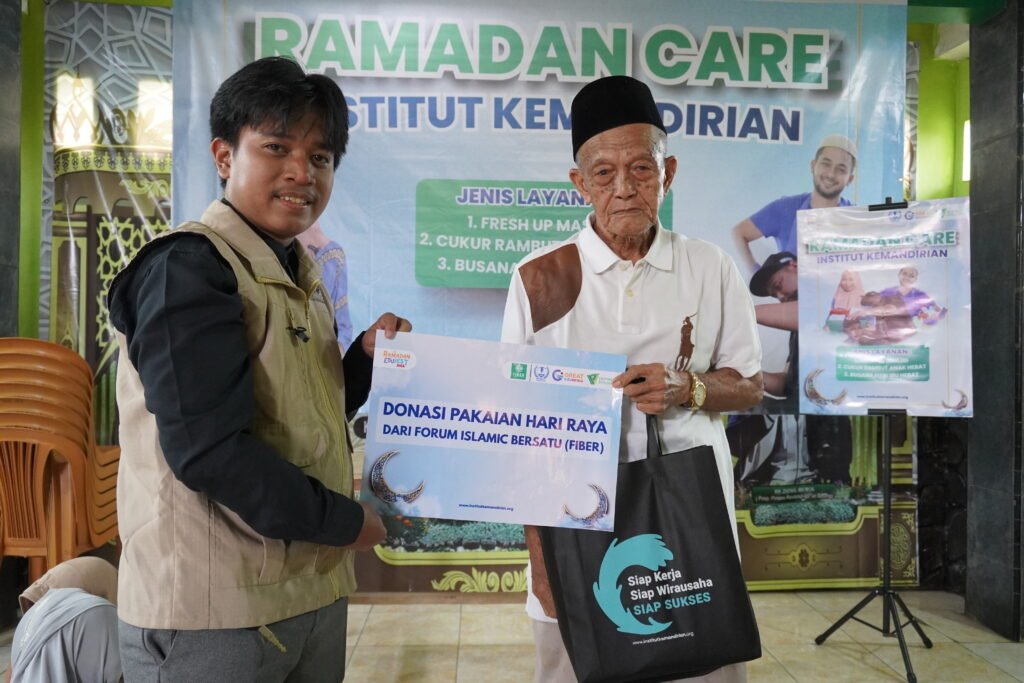 Kegiatan berbagi pakaian lebaran IK, Tangerang, 5 Maret 2026