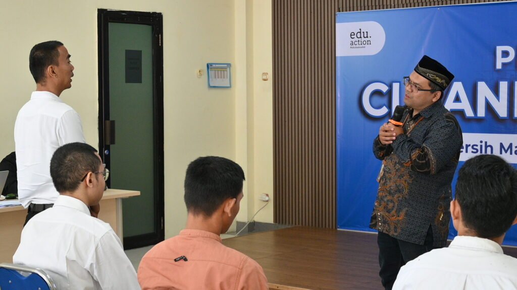 Sesi interaktif dalam sambutan Abdurrahman Usman, Direktur Institut Kemandirian dalam pembukaan pelatihan cleaning service, Karawaci, 9 April 2026