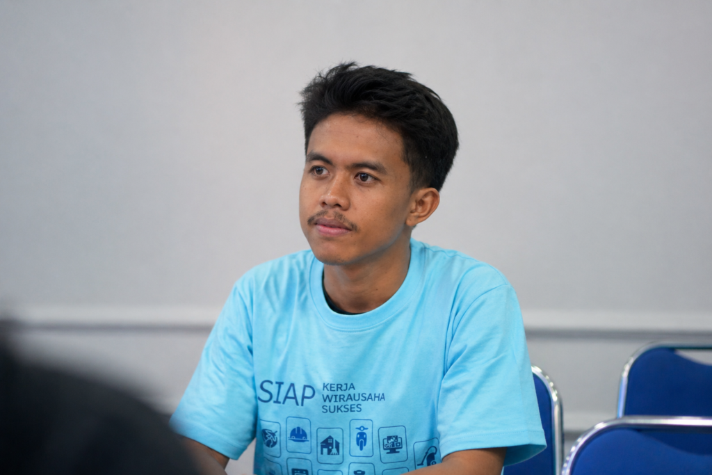 Peserta pelatihan barber gratis Zulfan Fauzi mengikuti pembelajaran di Sleman Yogyakarta