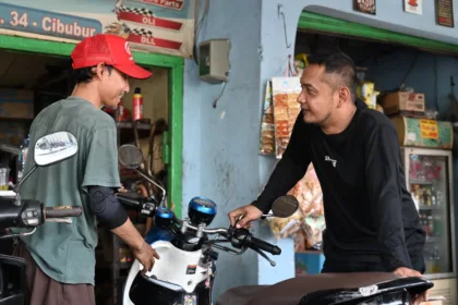 Alumni pelatihan servis motor Institut Kemandirian tahun 2012 kini mengelola dua bengkel motor aktif di wilayah Depok dan Bogor.