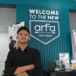 Supra Setio alumni Institut Kemandirian mengikuti pelatihan barber
