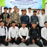 Peserta Pelatihan Servis Motor Institut Kemandirian Satelit Cianjur berfoto bersama