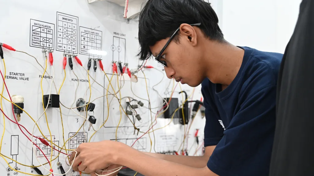 Peserta Pelatihan Servis Motor Karawaci