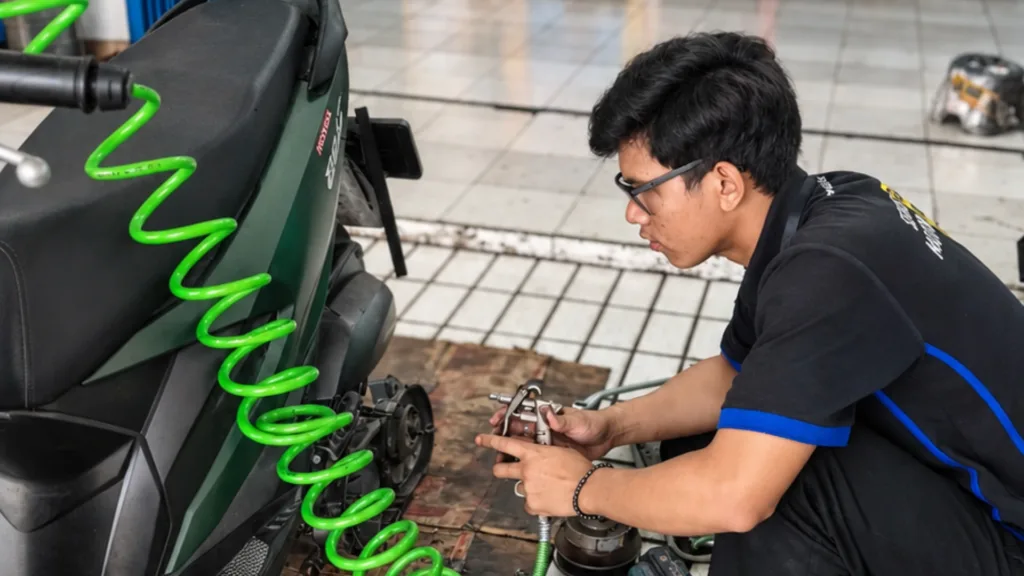 Irfa peserta pelatihan Servis Motor di Planet Ban