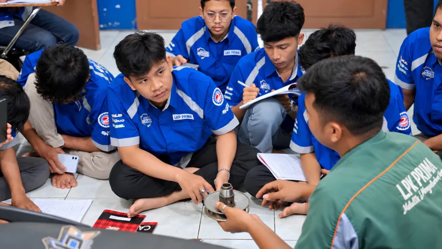 Pelatihan Servis Motor Institut Kemandirian